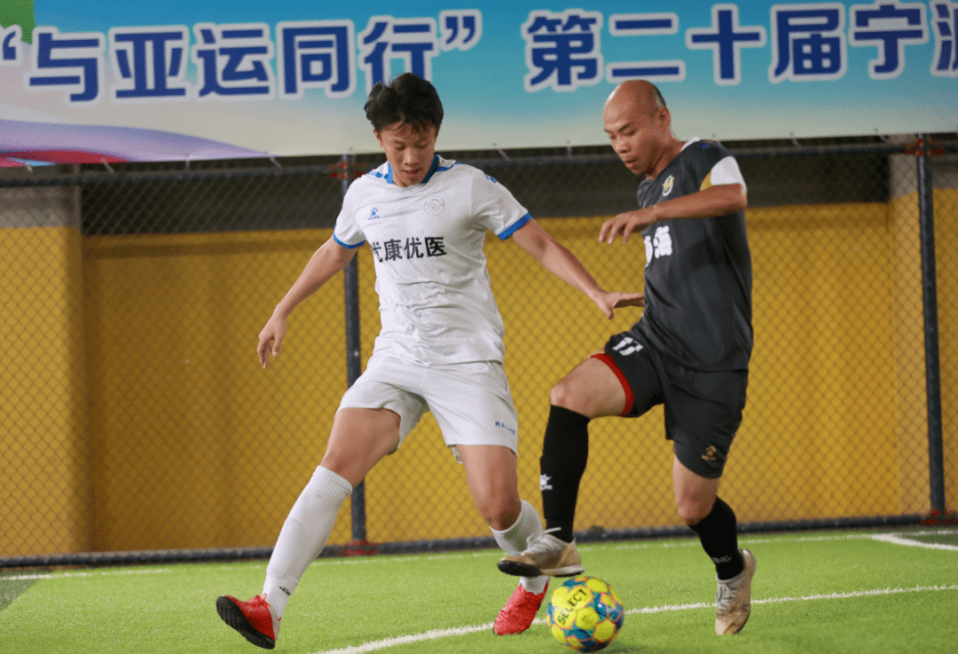 羽毛球预选赛上演强强对话，塞北霹雳队读秒扳平洞庭天虎队，团队配合流畅；传控打穿防线的简单介绍
